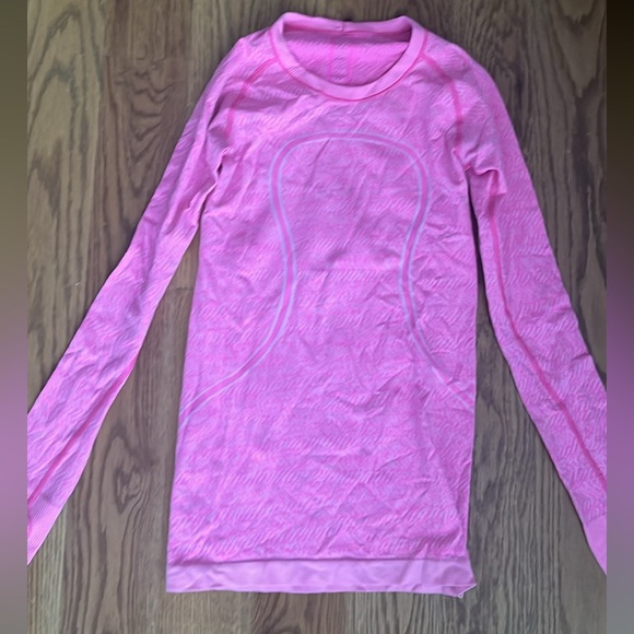 Lot of 3 Lululemon tops - Picture 4 of 4